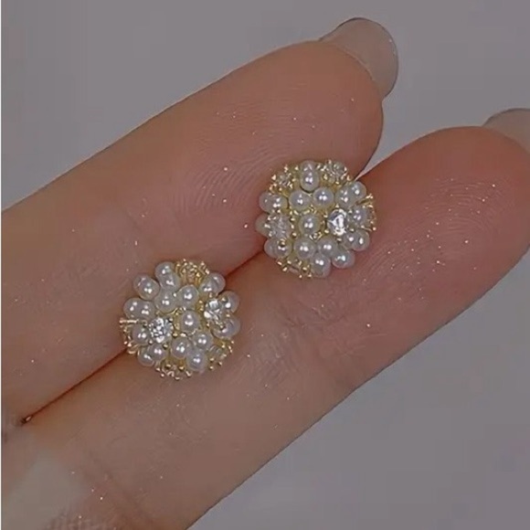 Pearl Bud Stud Earrings - Picture 3 of 5